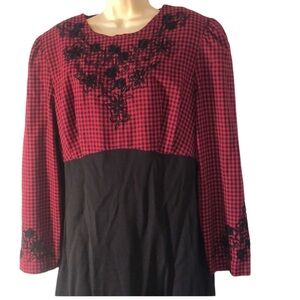 Woman’s VTG rare fall plaid embroidered cottagecore modest embroidery dress